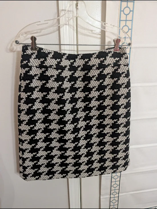 Talbots Black and White Houndstooth Mini Skirt - Picture 2 of 5